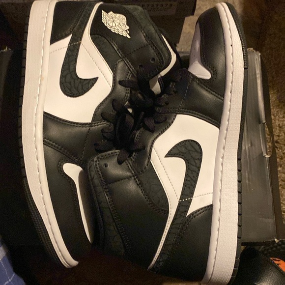 Air Jordan 1 mid se - Picture 1 of 3